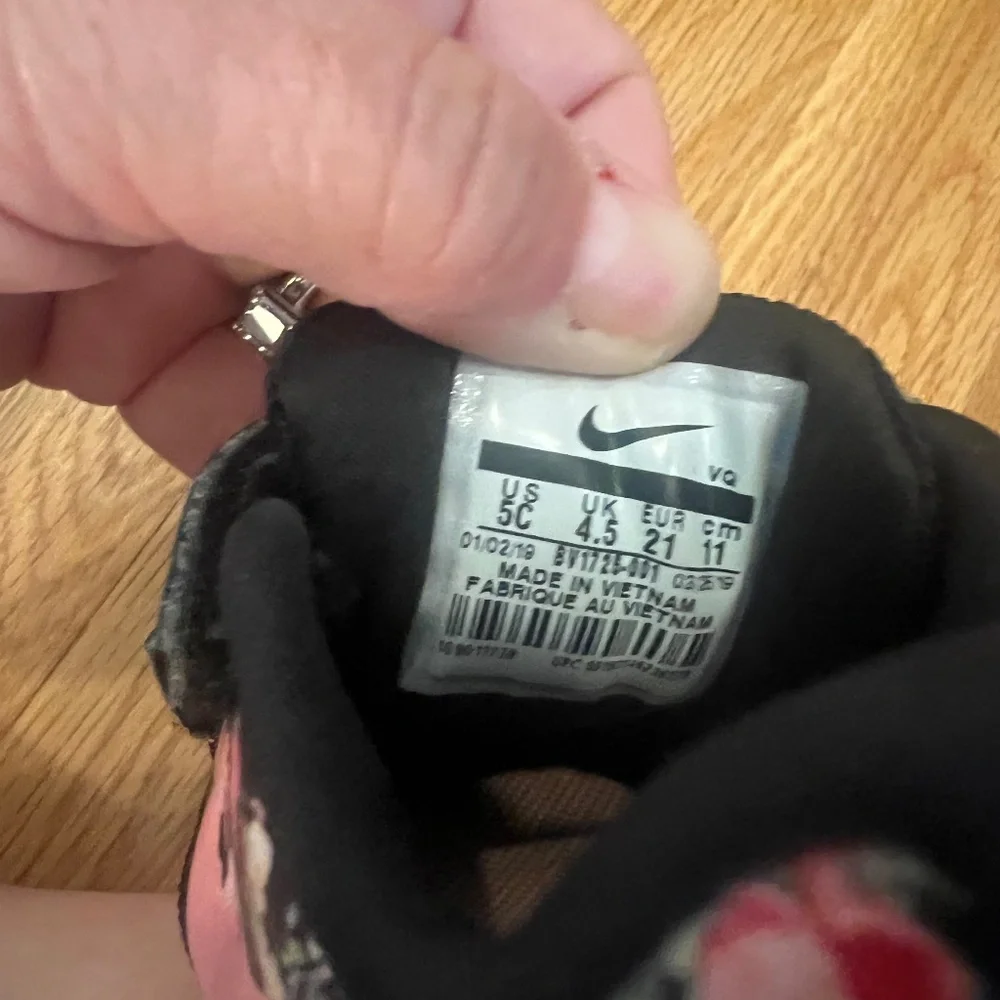 - Nike Star Runner 2 Black/Pink Tint-Pale Ivory Floral size 5c